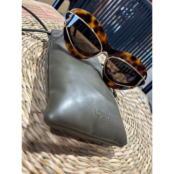 Loewe Cat-Eye Sunglasses – Tortoise Shell Frame with Gold Trim / Brand New - Picture 7 of 7